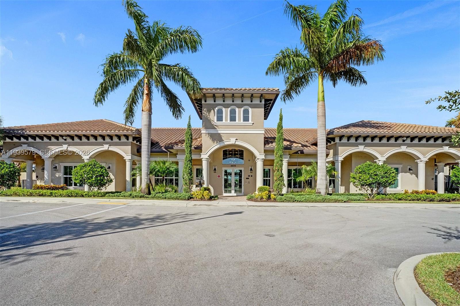 HILLCREST COUNTRY CLUB SO - Residential Lease