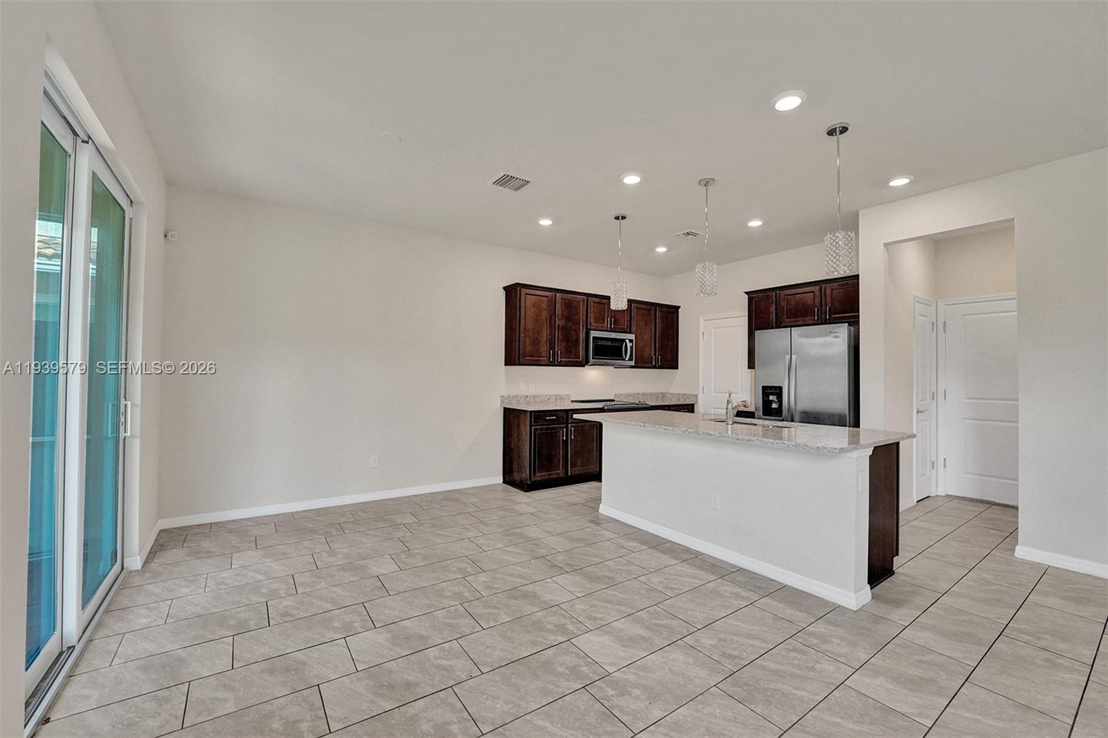 HILLCREST COUNTRY CLUB SO - Residential Lease