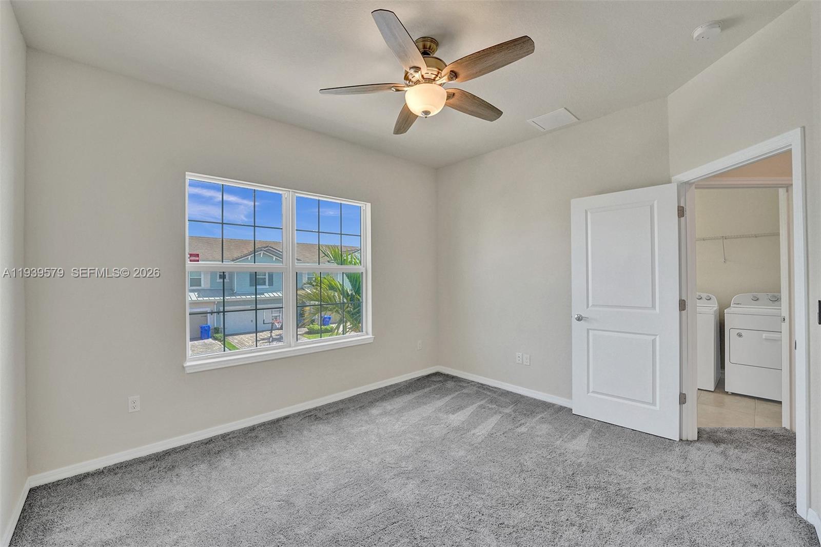 HILLCREST COUNTRY CLUB SO - Residential Lease