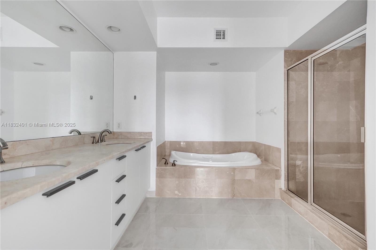 THE OAKS I CONDO - Residential