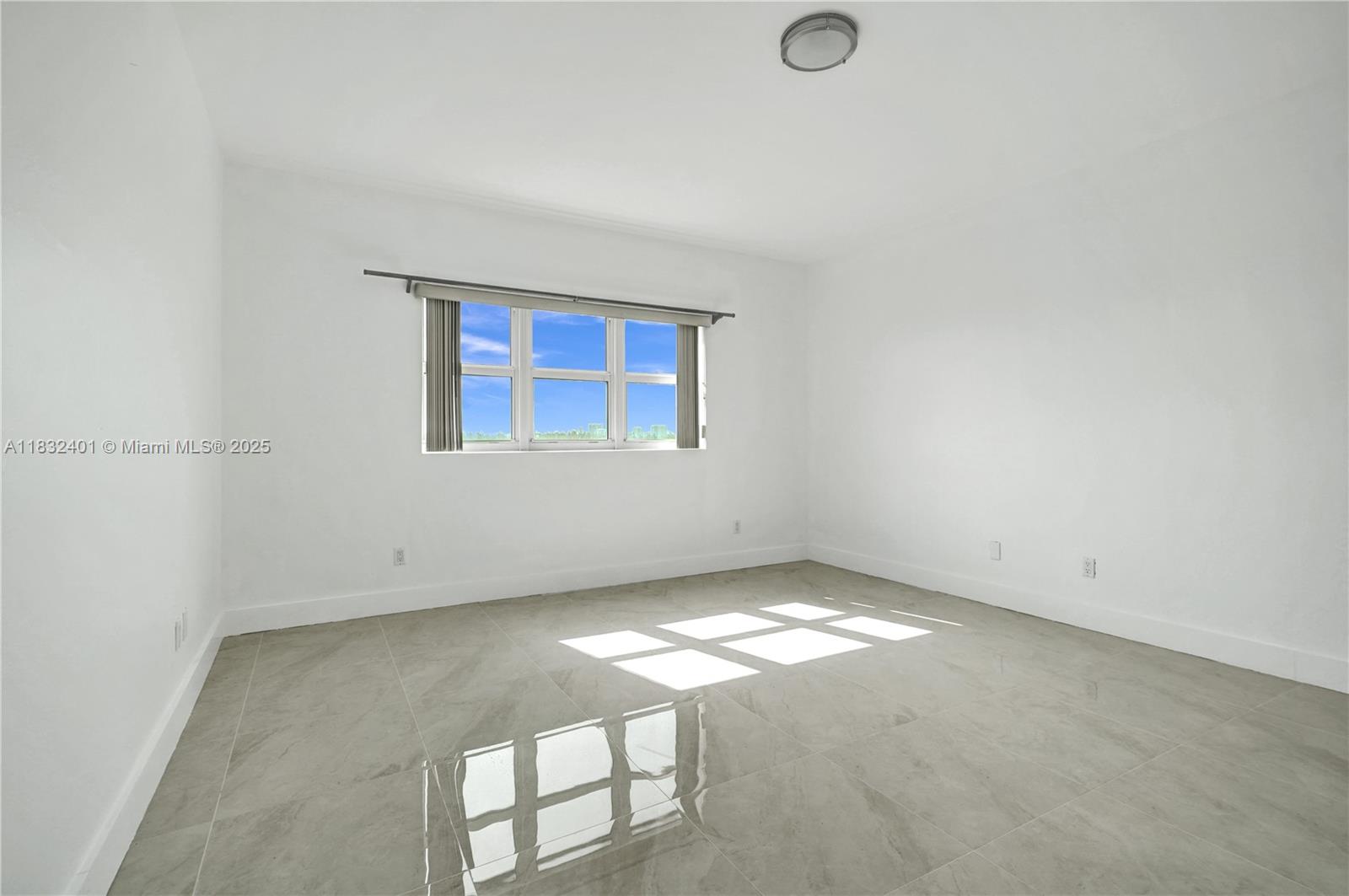 THE OAKS I CONDO - Residential