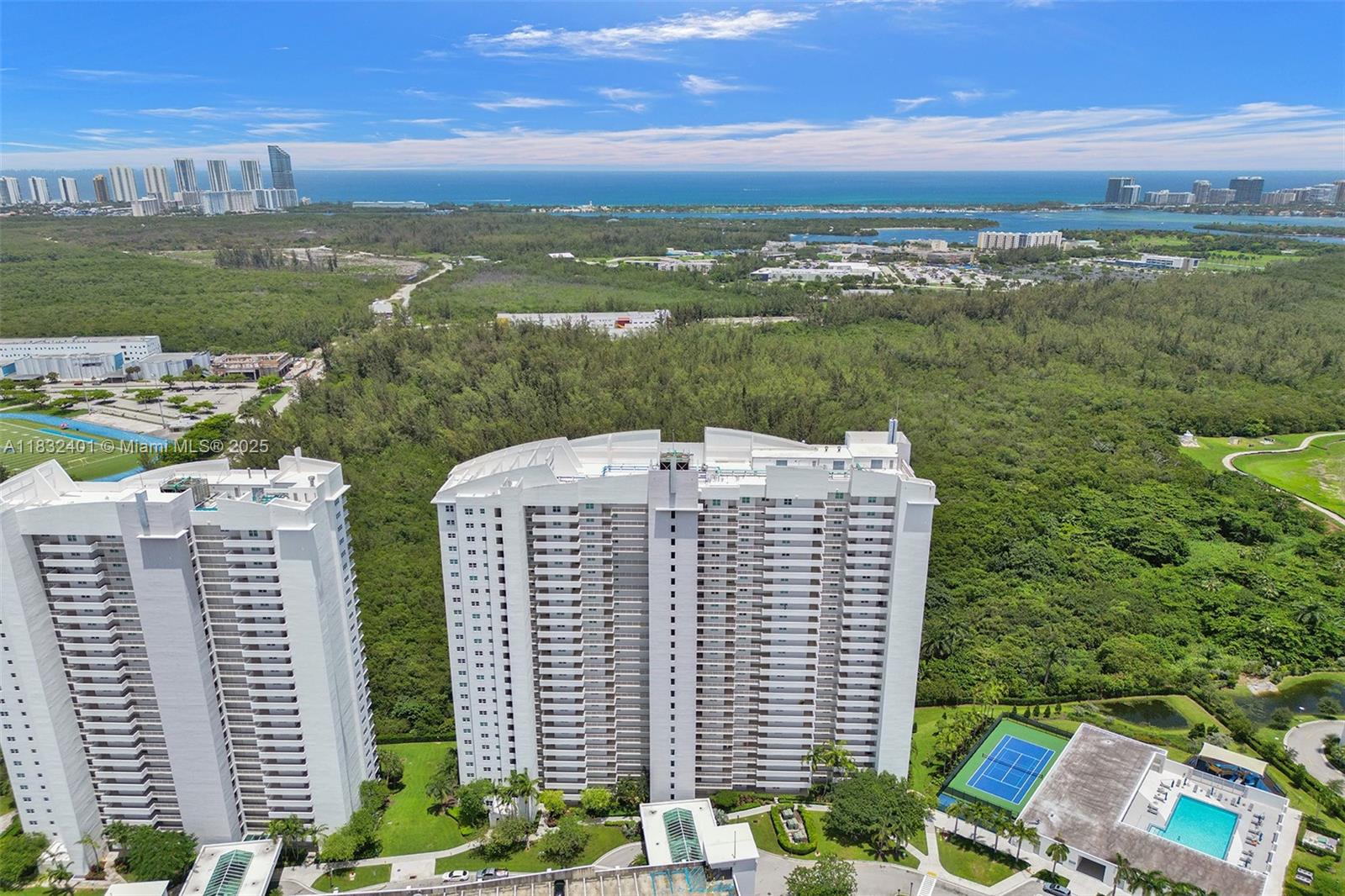 THE OAKS I CONDO - Residential