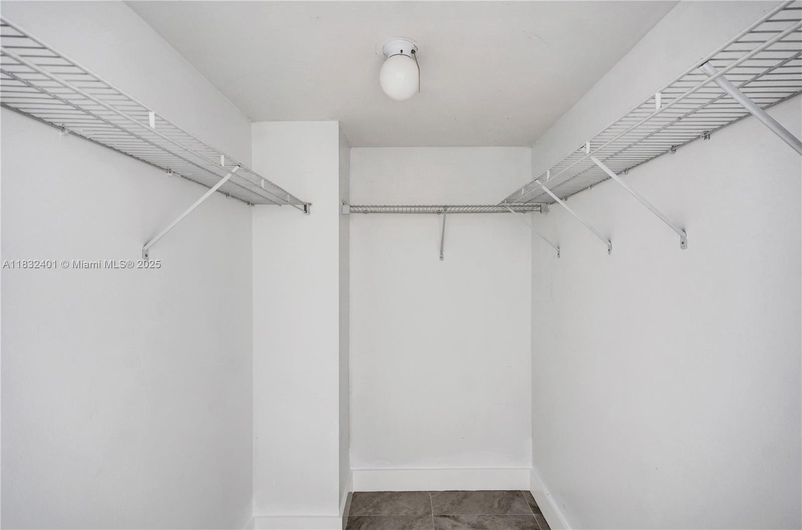 THE OAKS I CONDO - Residential