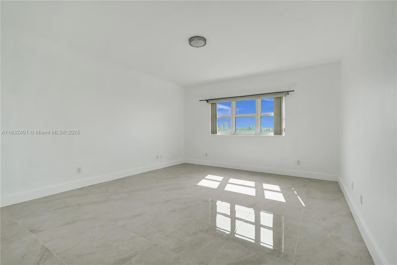 THE OAKS I CONDO - Residential