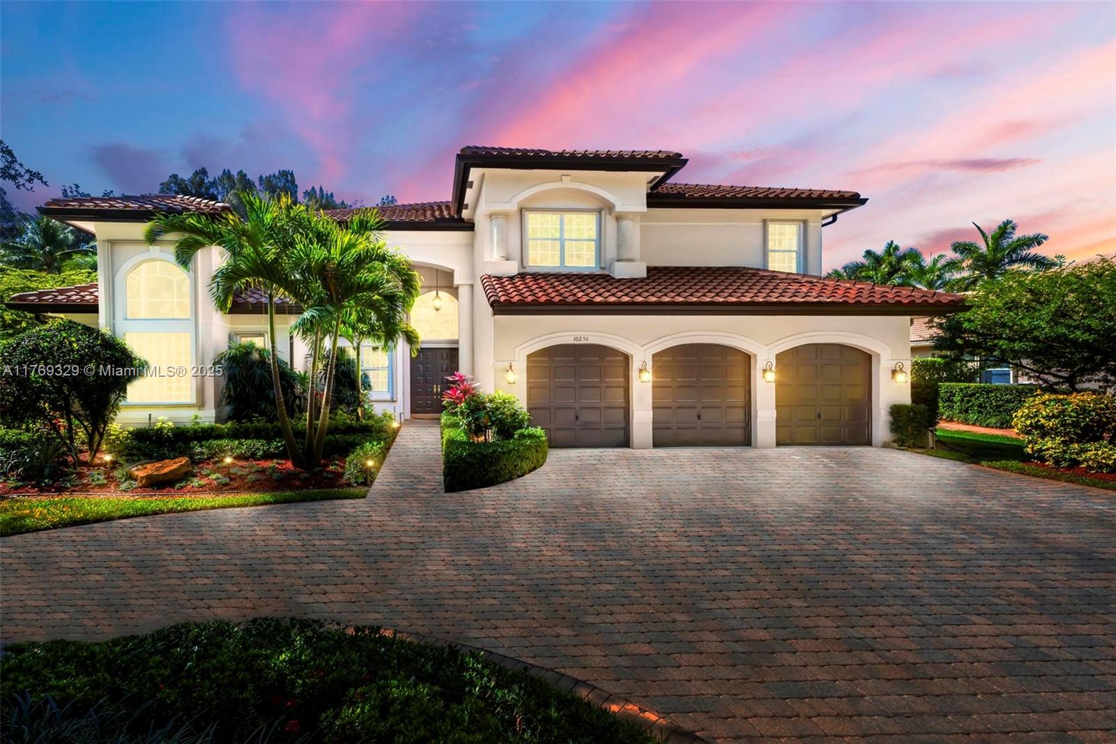 Property for Sale at 10250 S Lake Vista Cir, Davie, Broward County, Florida - Bedrooms: 5 
Bathrooms: 6  - $2,000,000