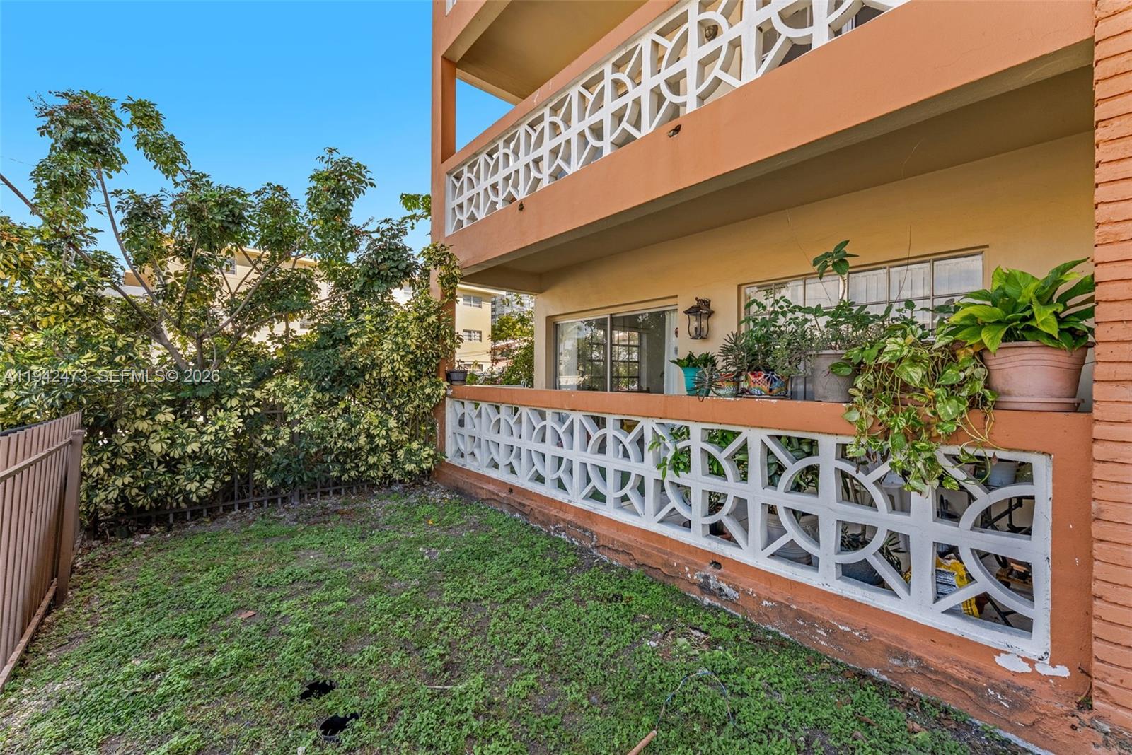 SUTTON HOUSE CONDO - Residential