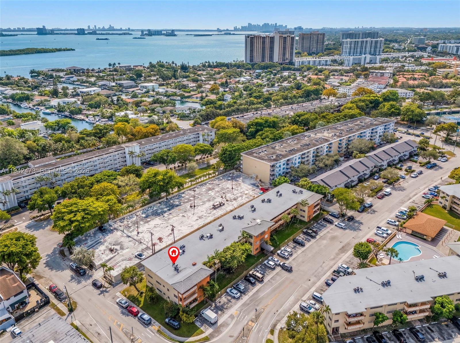 SUTTON HOUSE CONDO - Residential