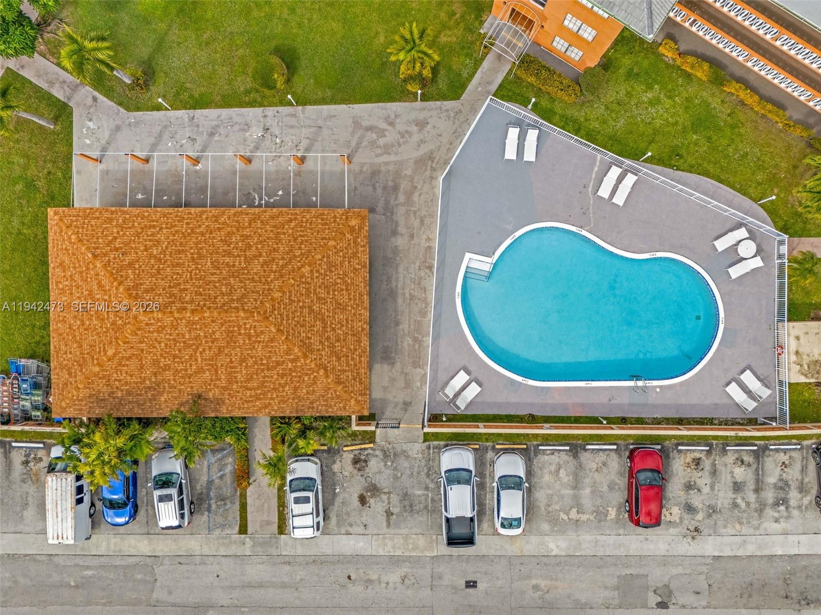 SUTTON HOUSE CONDO - Residential