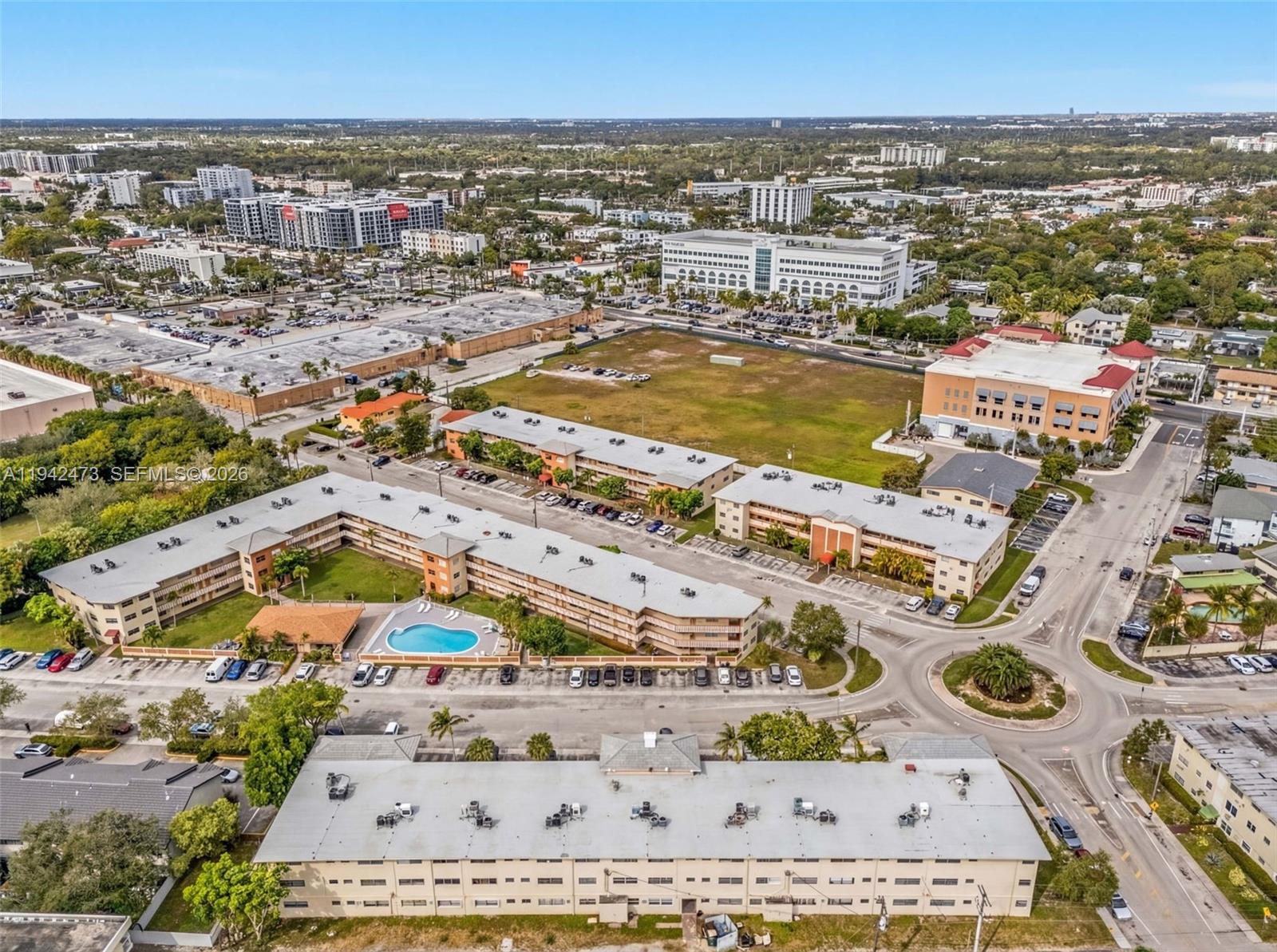 SUTTON HOUSE CONDO - Residential