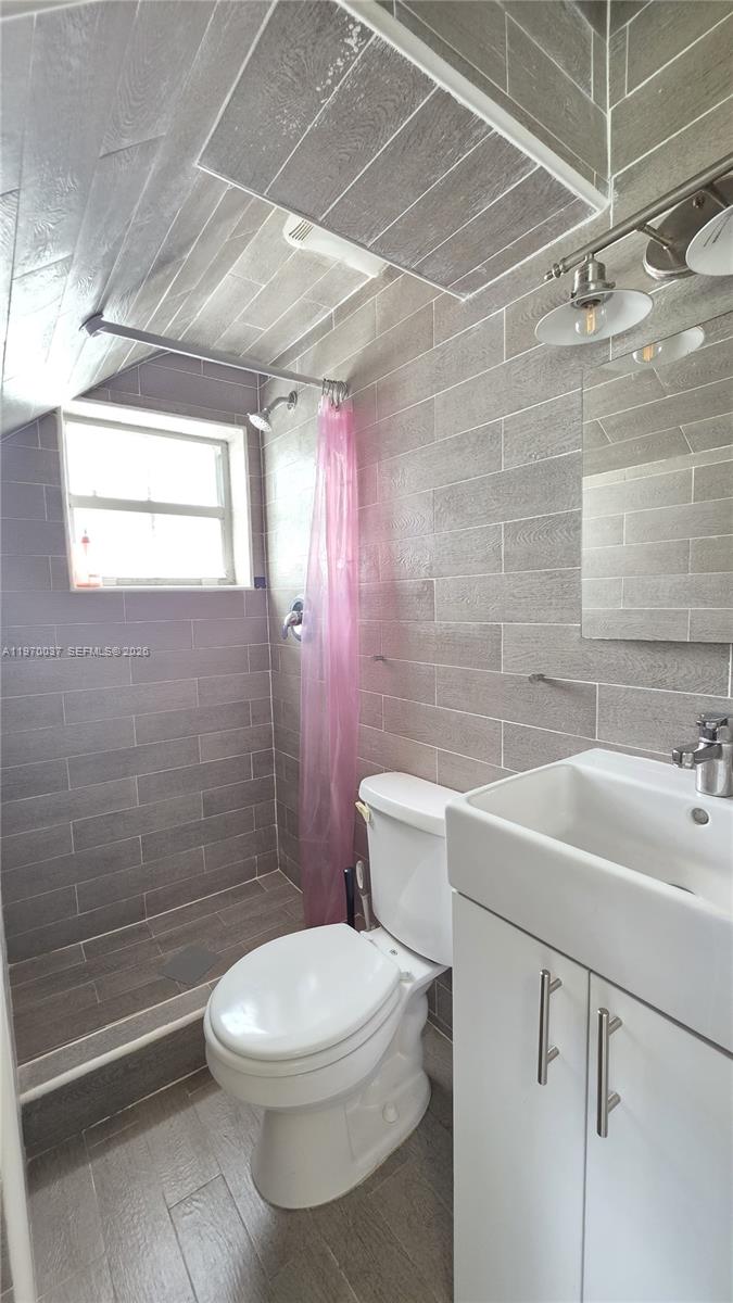 REV PALOMAR - Residential Lease