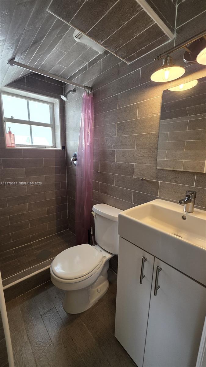 REV PALOMAR - Residential Lease