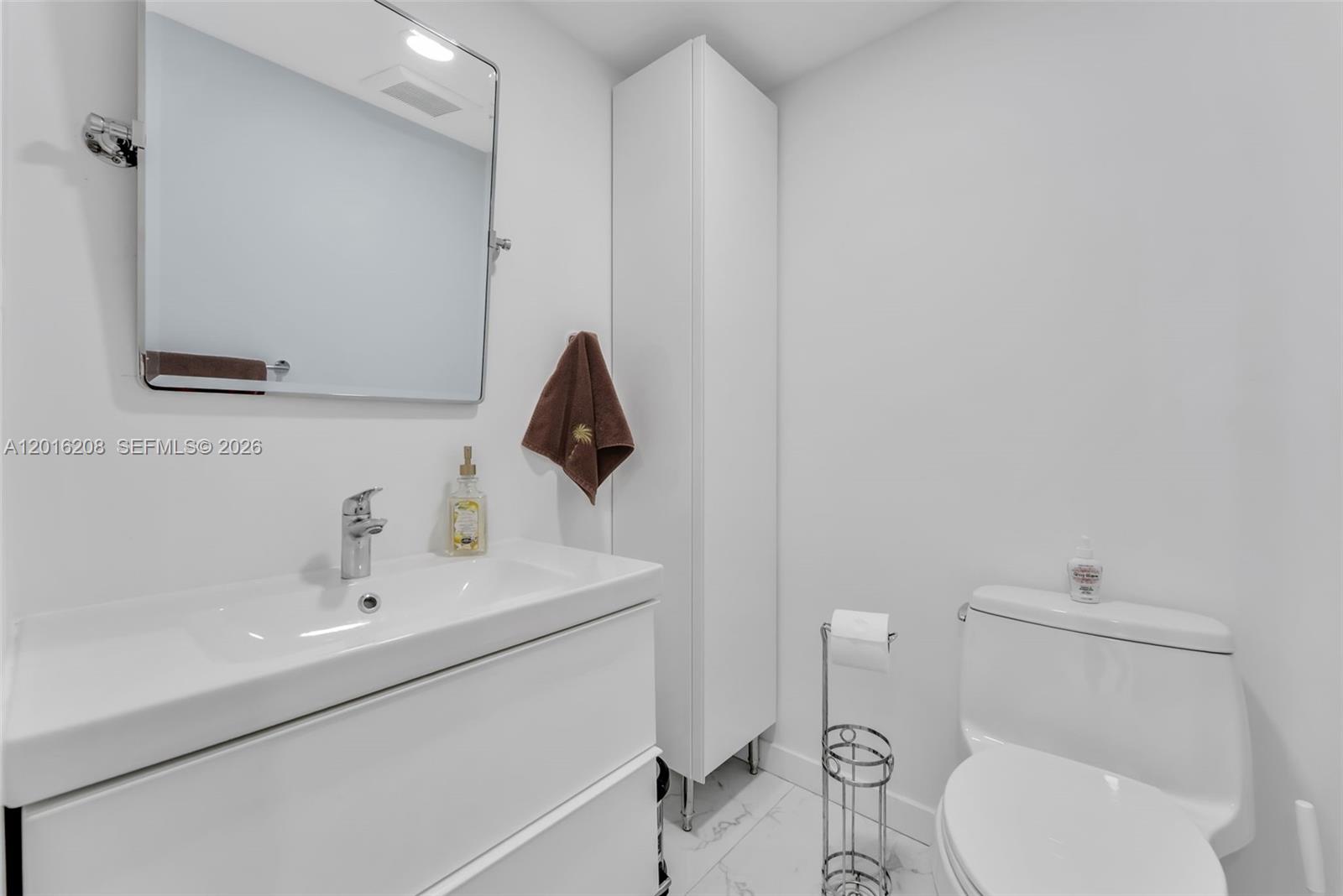 HEMISPHERES CONDO - Residential Lease