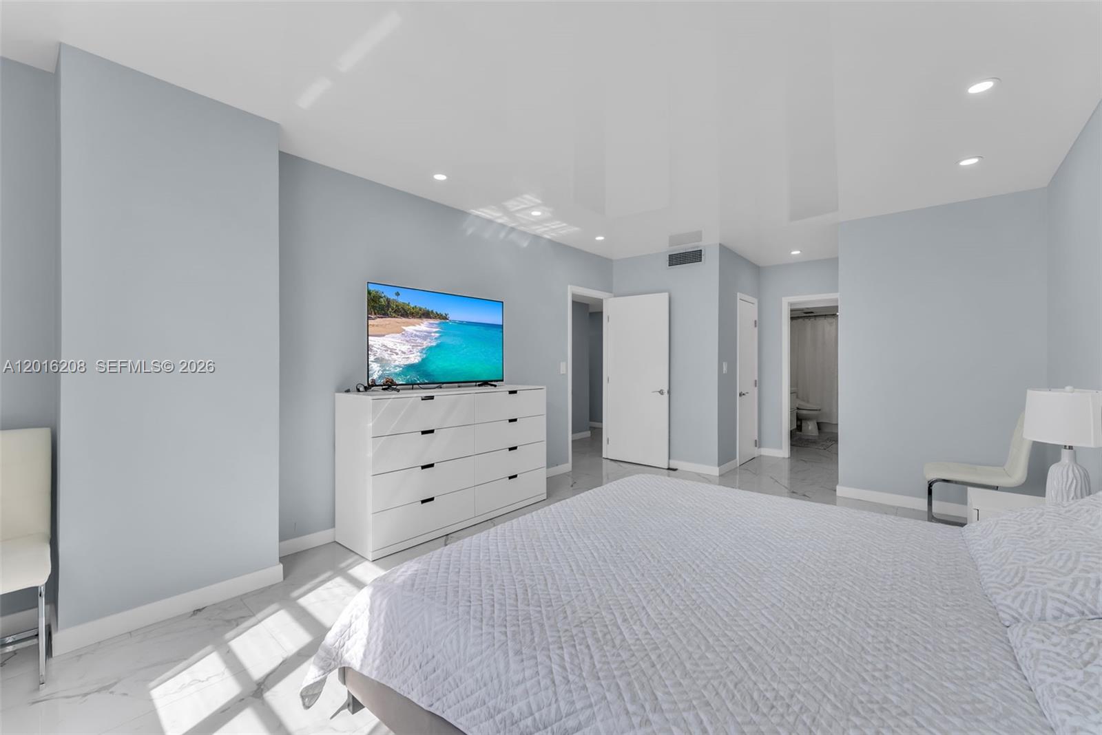 HEMISPHERES CONDO - Residential Lease