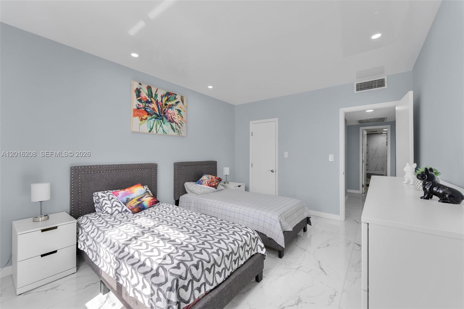 HEMISPHERES CONDO - Residential Lease