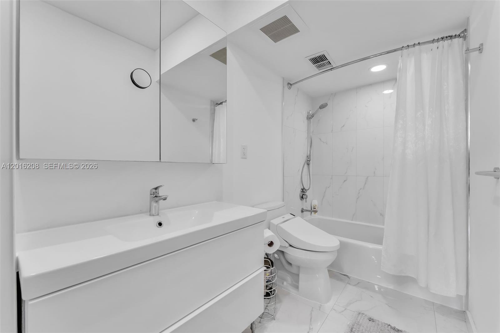 HEMISPHERES CONDO - Residential Lease