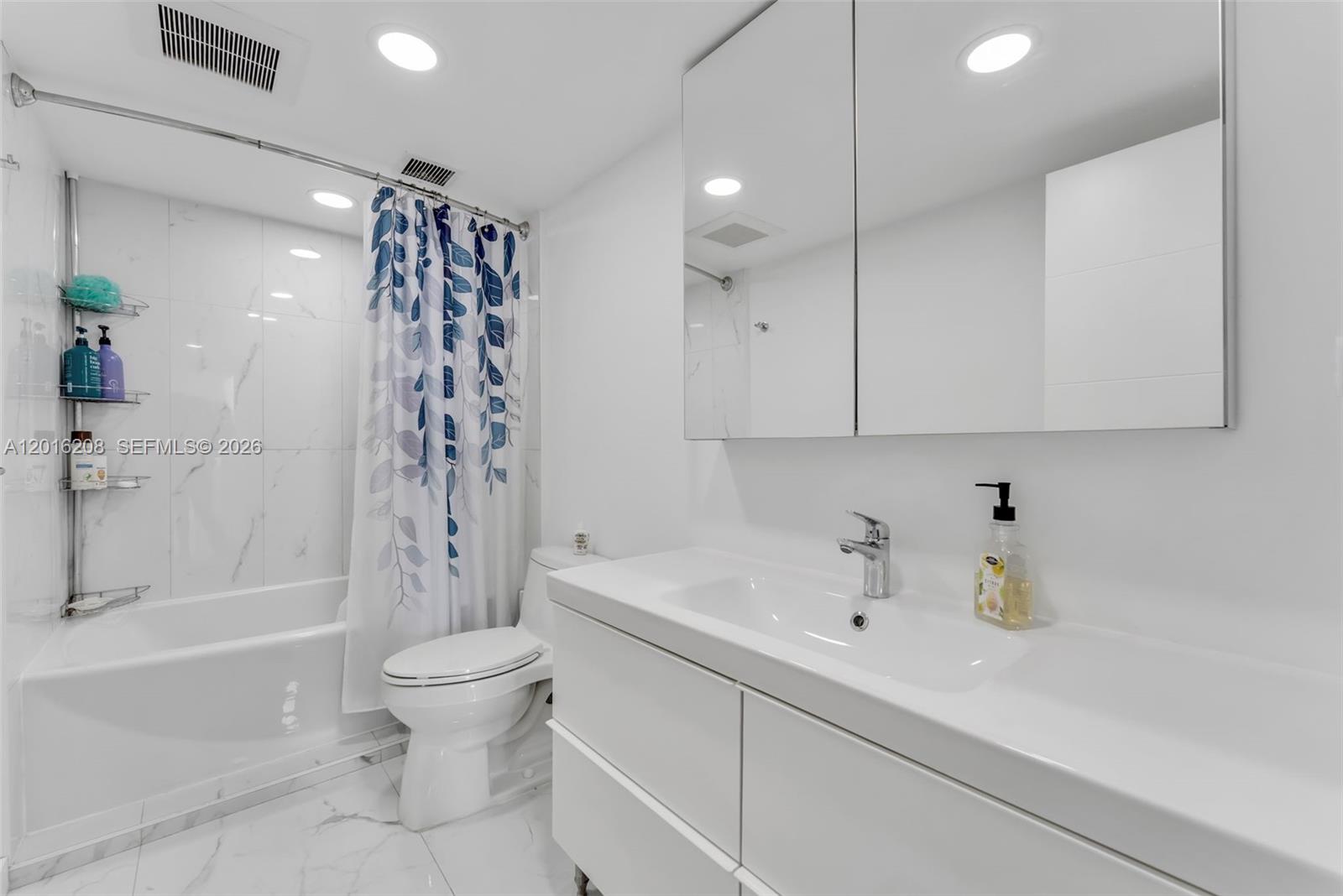 HEMISPHERES CONDO - Residential Lease