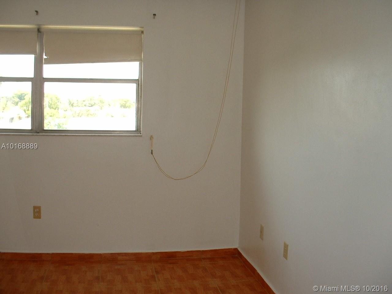 SUNRISE LAKES 37 CONDO - Residential Lease