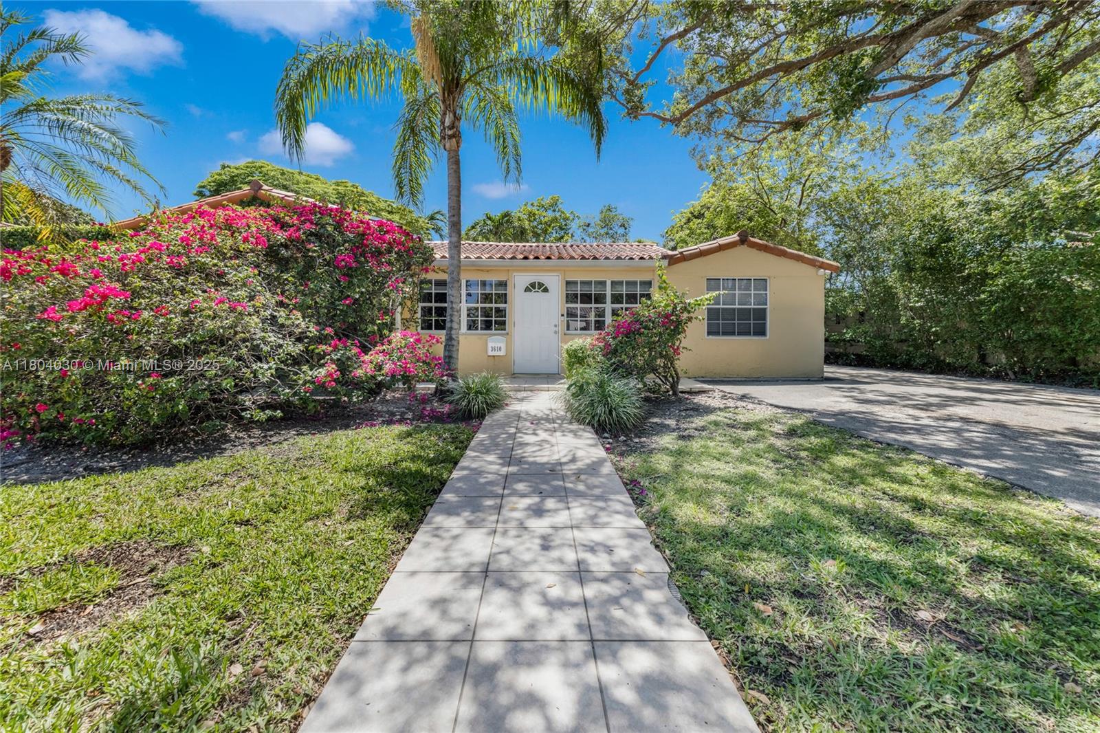 3610 Sw 59th Ave, Miami, Broward County, Florida - 3 Bedrooms  
3 Bathrooms - 