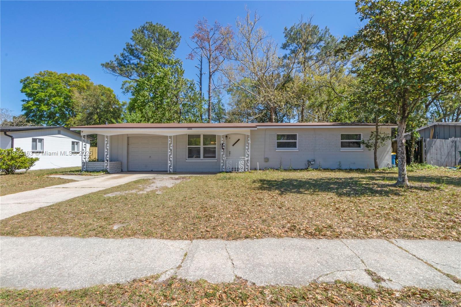 AMAZING 3/2 HOME 1412 SQ.FT. LOCATED IN LUXURIOUS JACKSONVILLE! THIS CHARMING HOME OFFERS A GREAT CREATVIE OPPORTUNITY TO MAKE IT INTO YOUR DREAM HOME. THE HOME OFFERS AMPLE SPACE FOR A GROWING FAMILY LOOKING FOR A COMFORTABLE LIVING SPACE. LOCATED NEAR THE MAJOR HIGHWAYS, SHOPPING MALLS AND BEST SCHOOLS LOCALLY. COME MAKE THIS YOURS TODAY.