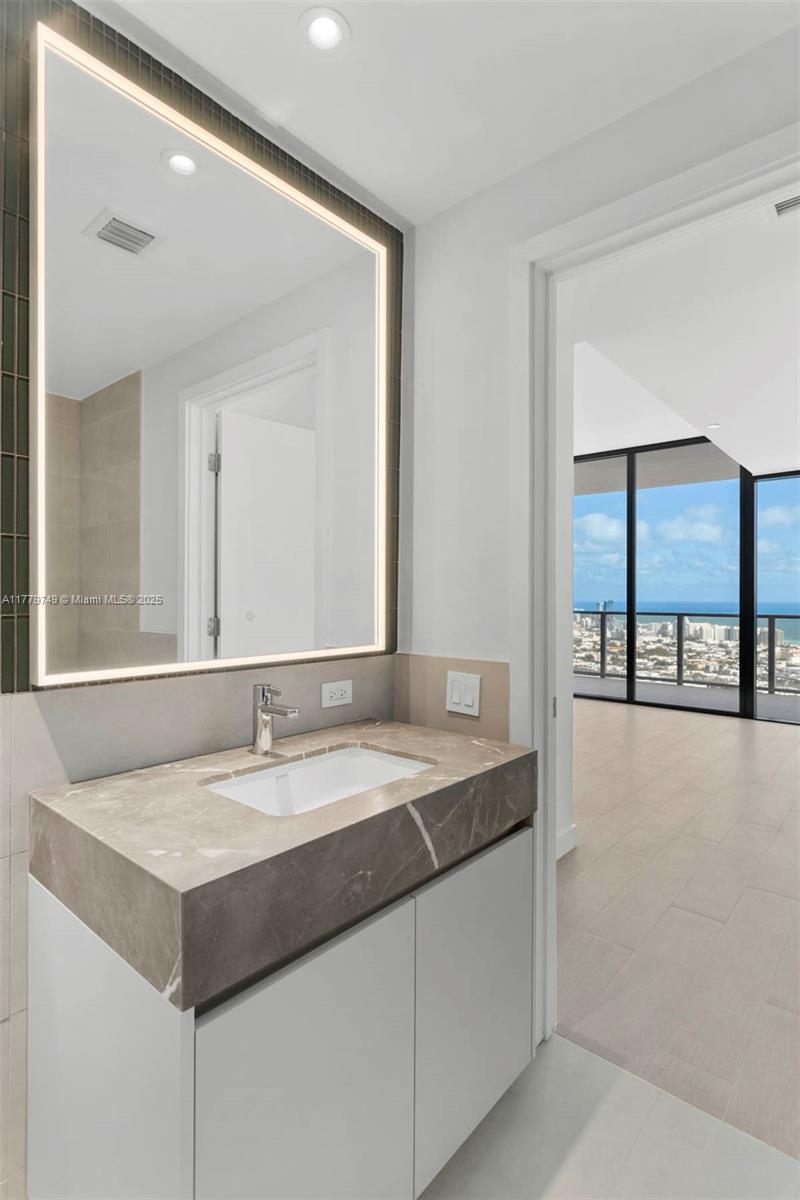FIVE PARK CONDO - Residential