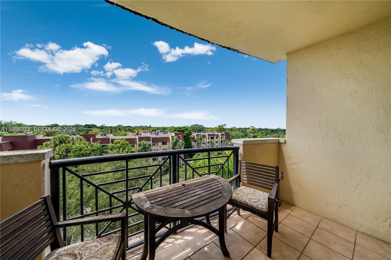 THE GRANDE CONDO - Residential