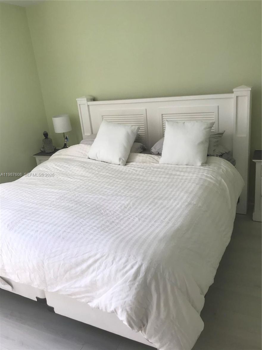0ne bedroom oceanfront apartment