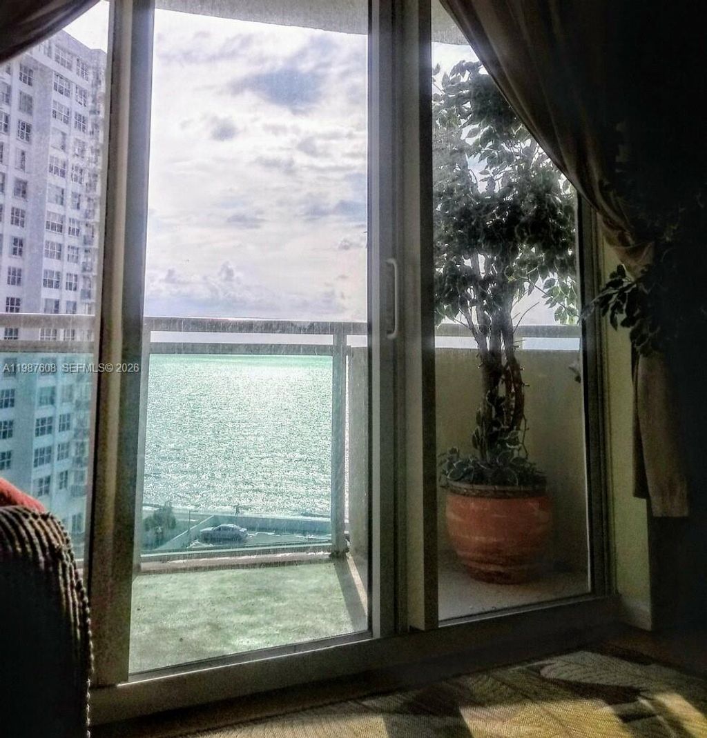 Photo of Hollywood, FL 33019 (MLS # A11987608)