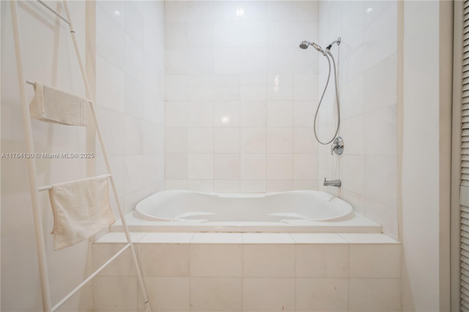 THE MERIDIAN CONDO - Residential