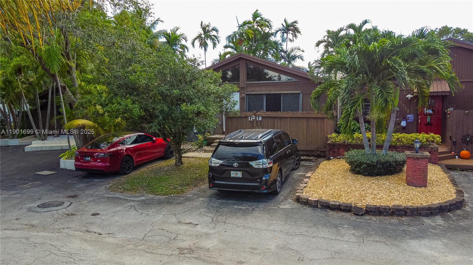 KILLIAN PINES TOWNHOUSES - Residential