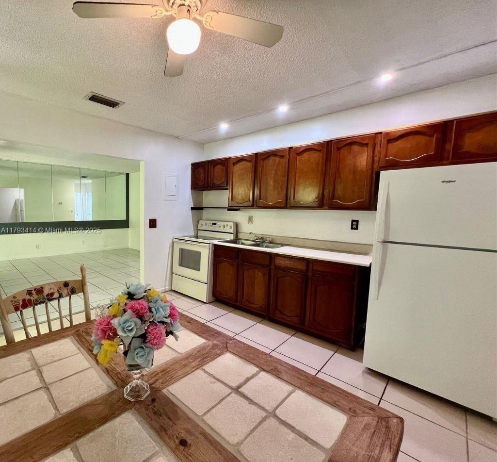 274 SW 9th St 2