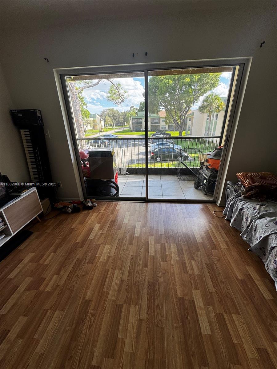 RAMBLEWOOD EAST CONDO - Residential
