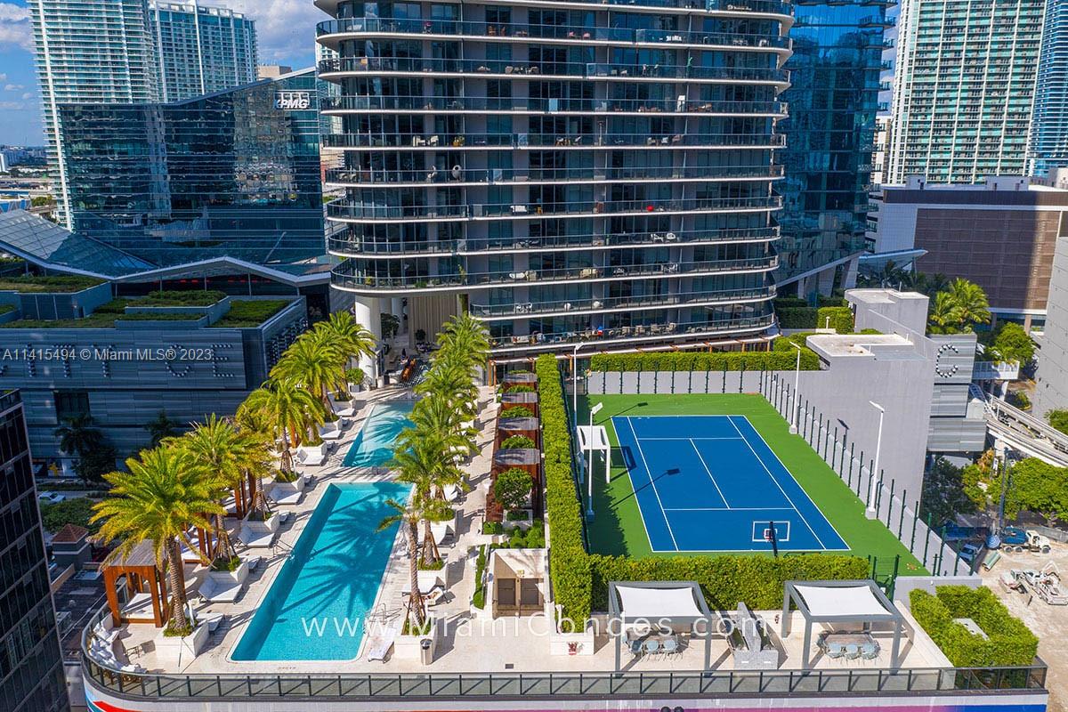 This 1 bedroom 2 bath residence offers top of the line appliances, finished closet, shades in the living areas plus enjoy hotel services, concierge services and more. Full service pool level with food and beverage service, full service spa, high performance fitness centers, amenities lounge designed by Yabu Pushelberg, game lounge, 45th floor library and lounge, plus a Residents only roof top pool with spectacular views of Biscayne Bay, South Beach & Miami. Enjoy the best Brickell has to offer living the best building in Brickell.