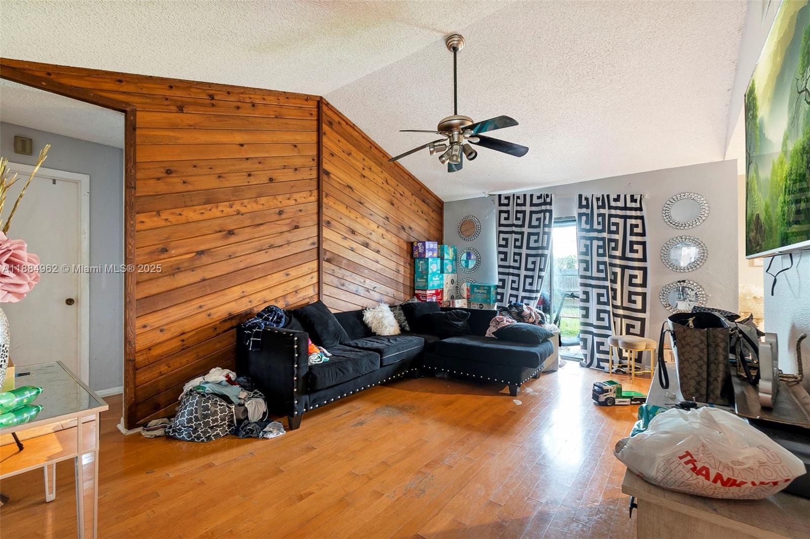 LAKESIDE GREEN 1 - Residential