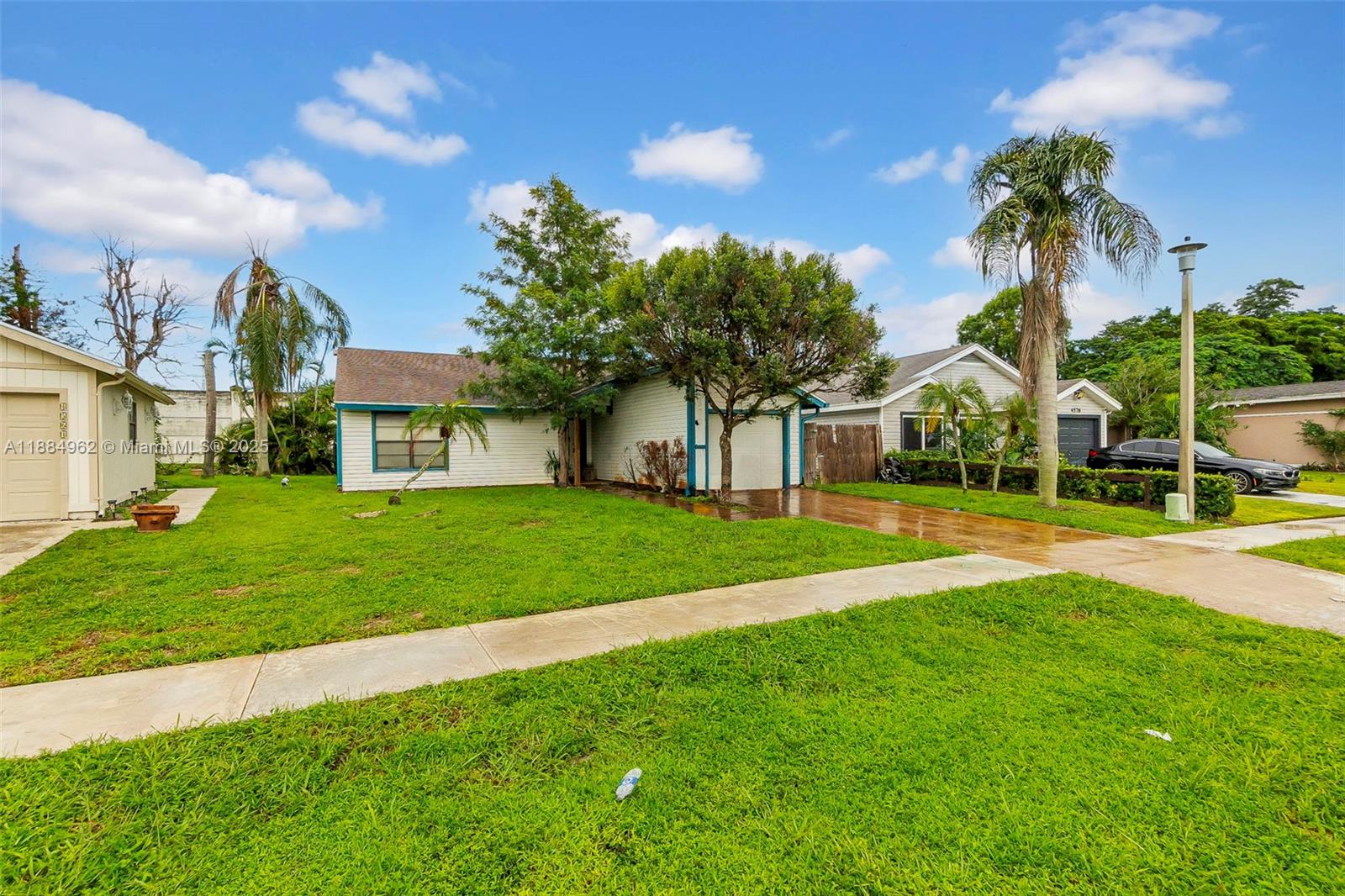 LAKESIDE GREEN 1 - Residential