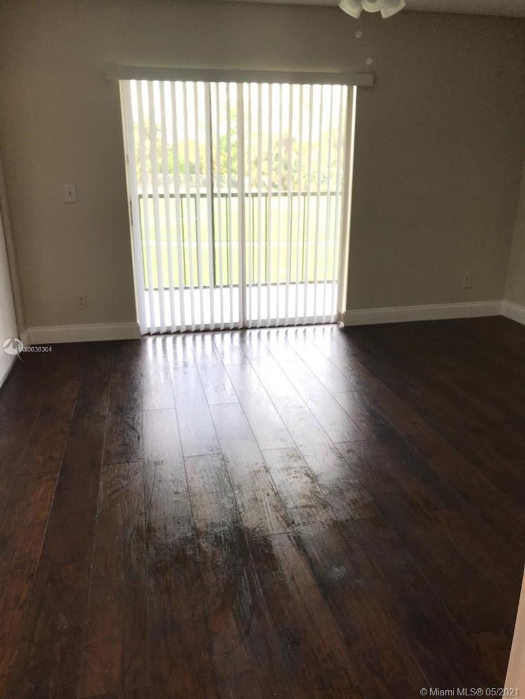 listing image 0