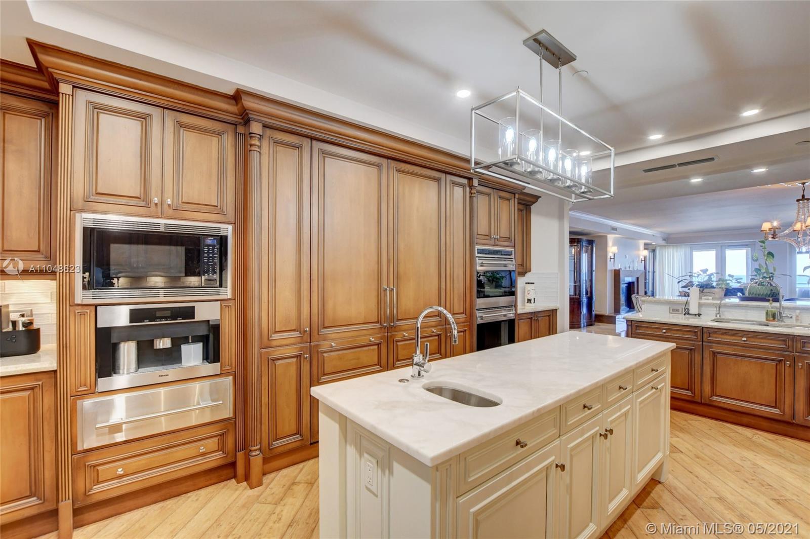 LUXURIA CONDO - Residential