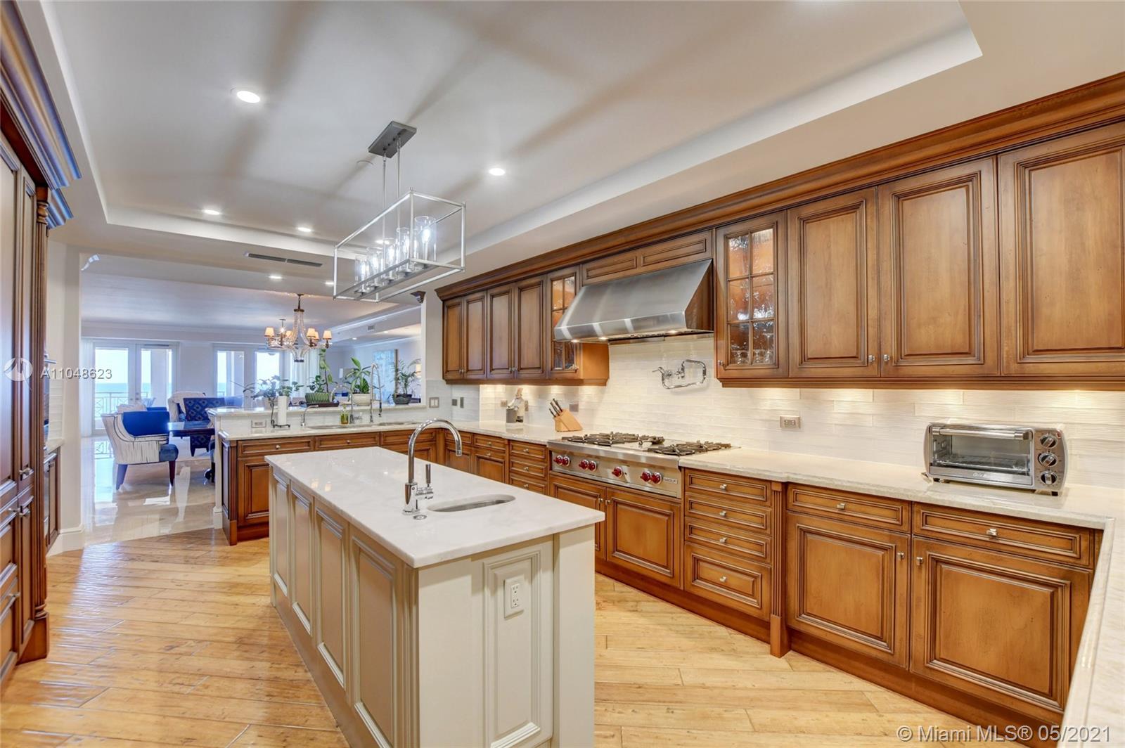 LUXURIA CONDO - Residential