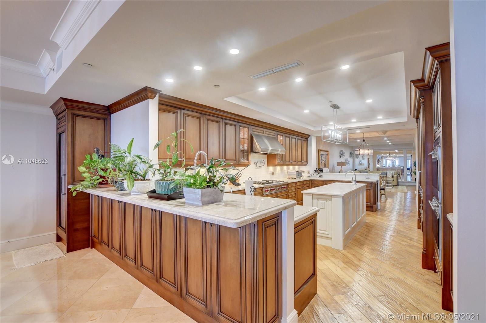 LUXURIA CONDO - Residential