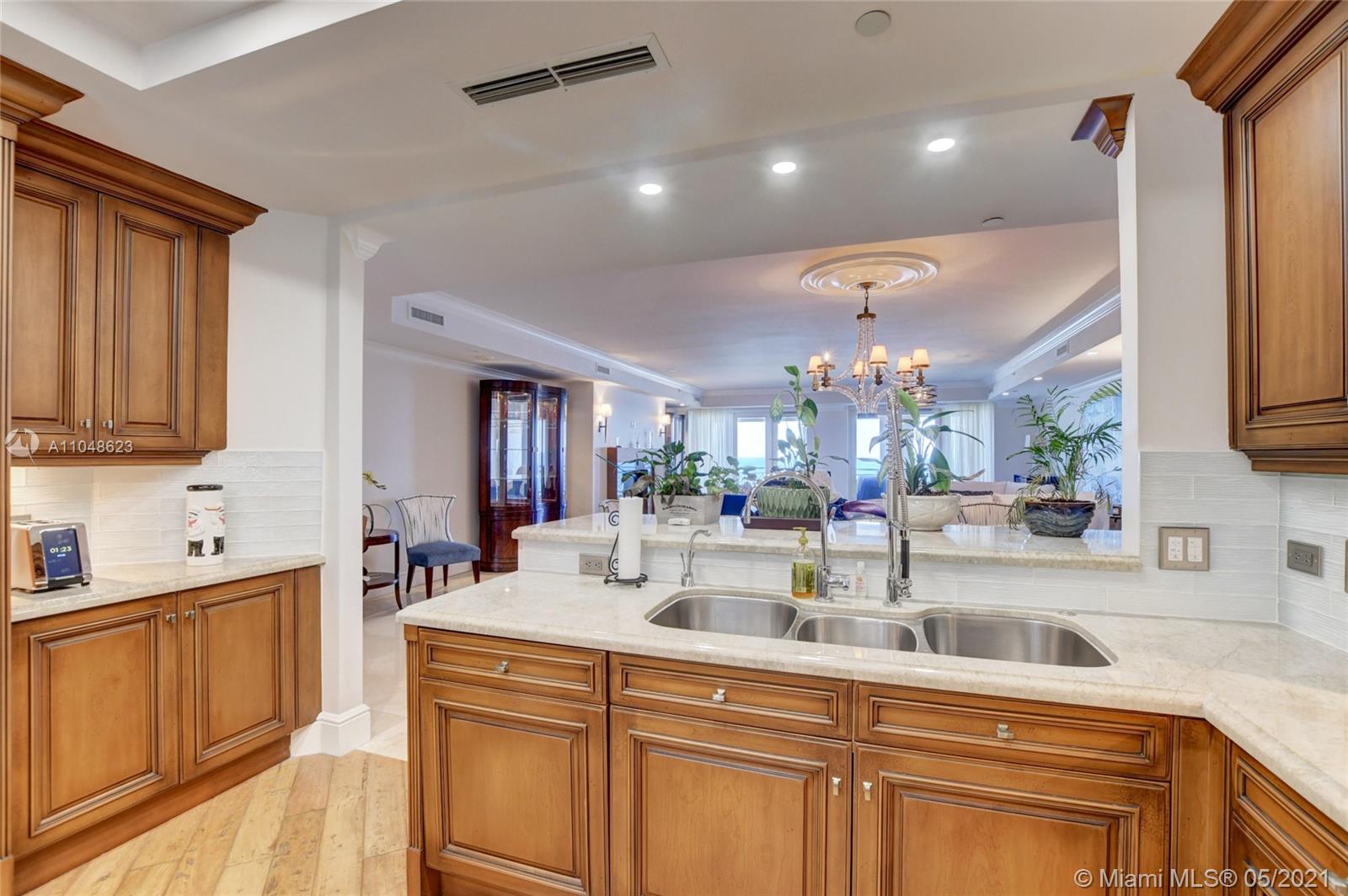 LUXURIA CONDO - Residential