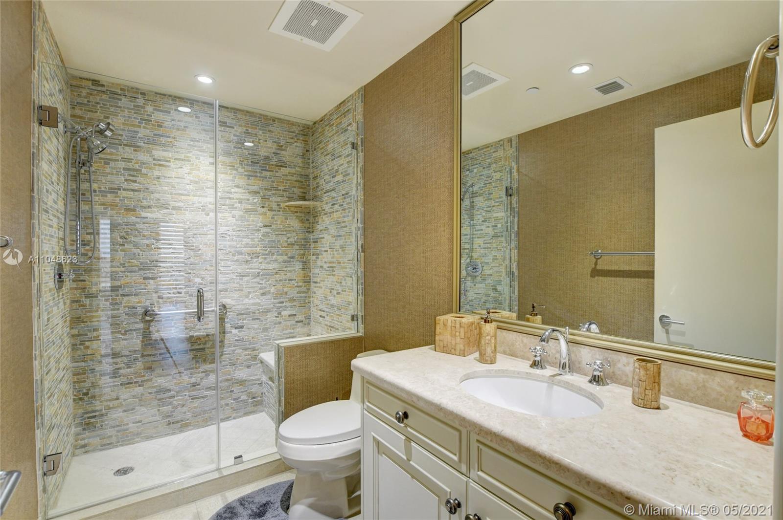 LUXURIA CONDO - Residential