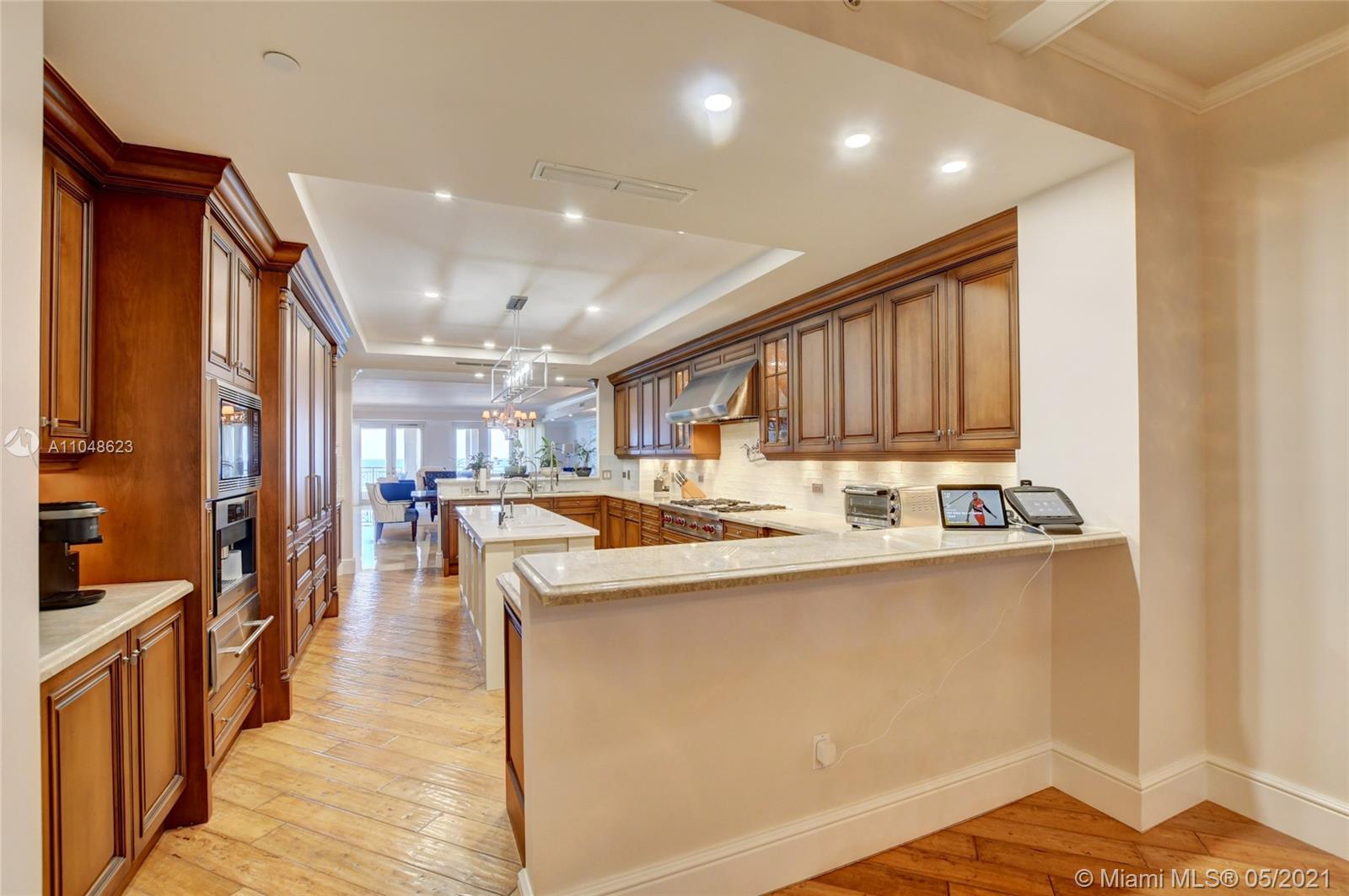 LUXURIA CONDO - Residential