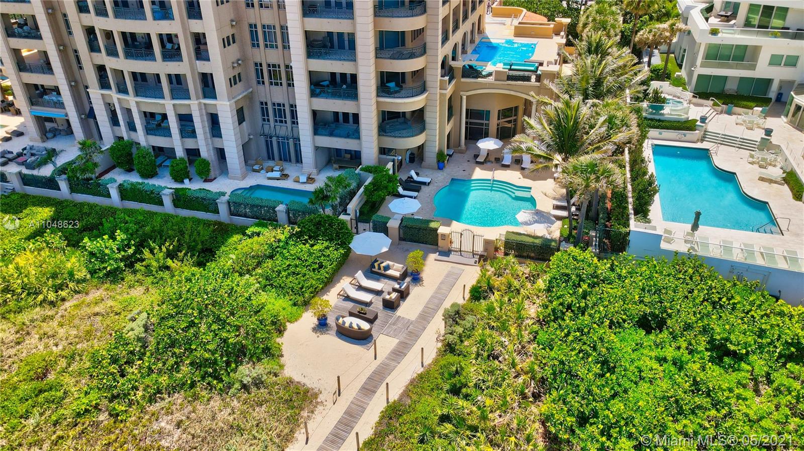 LUXURIA CONDO - Residential