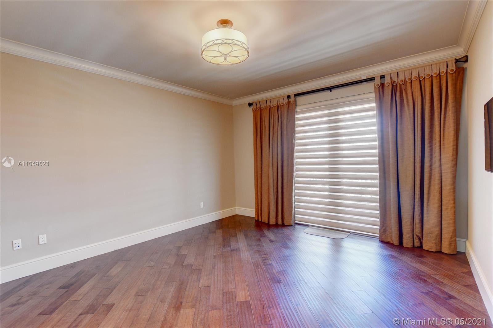 LUXURIA CONDO - Residential