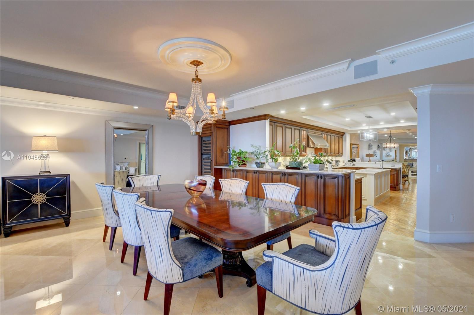 LUXURIA CONDO - Residential