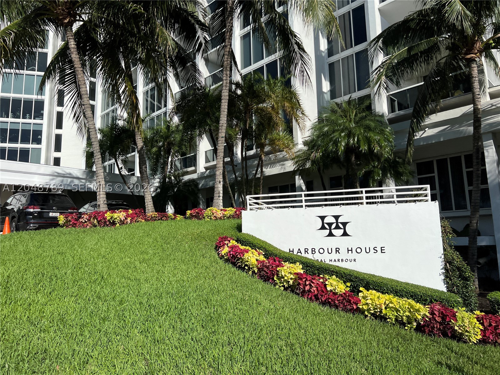 10275 Collins Ave 112