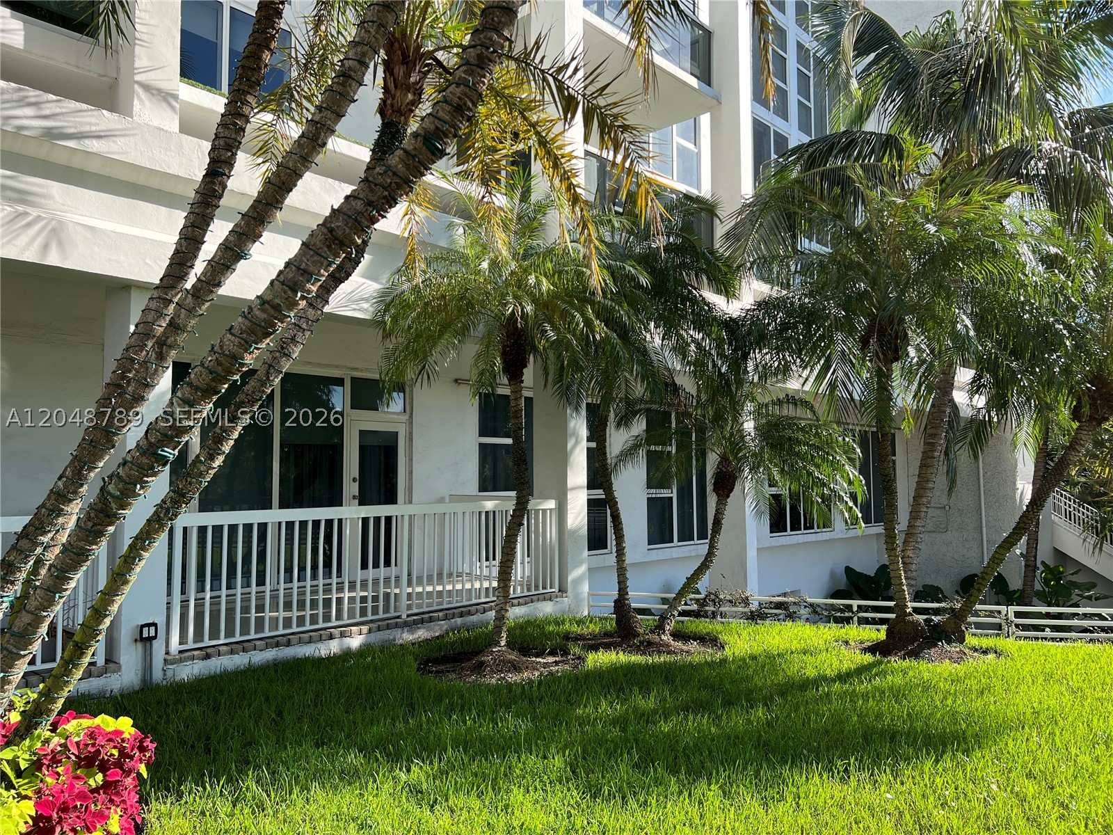 10275 Collins Ave 112