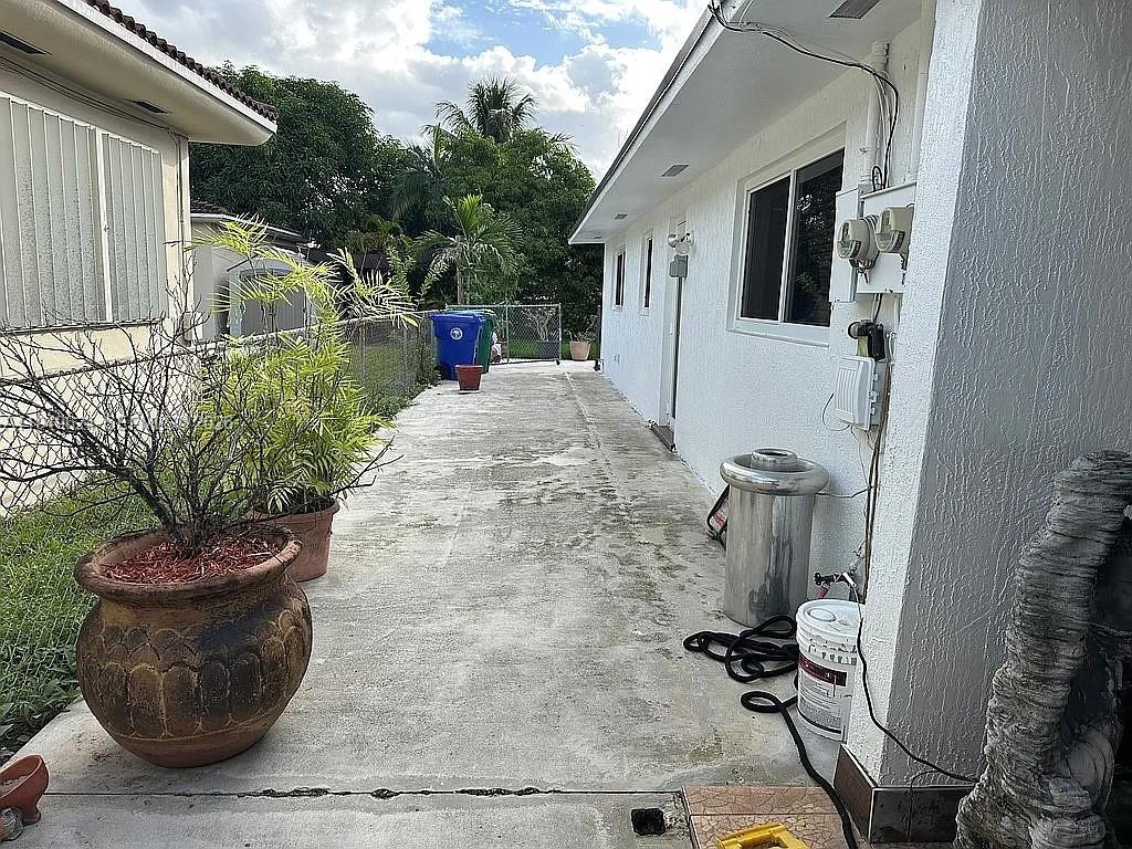 COMFORT GARDENS - Residential Income