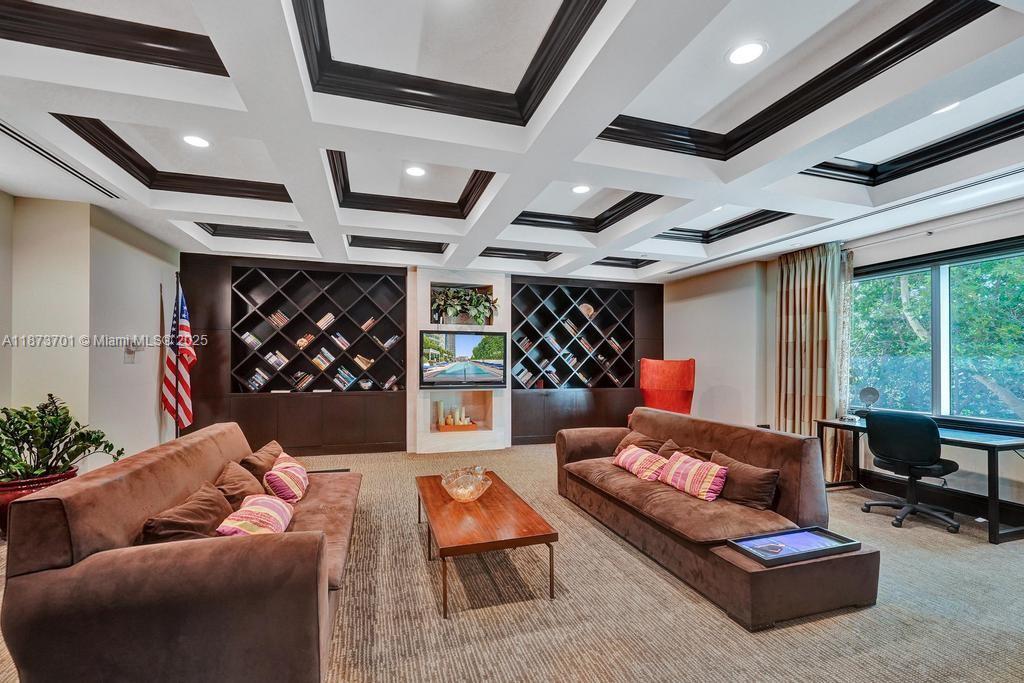 ST TROPEZ ON THE BAY 1 CO - Residential