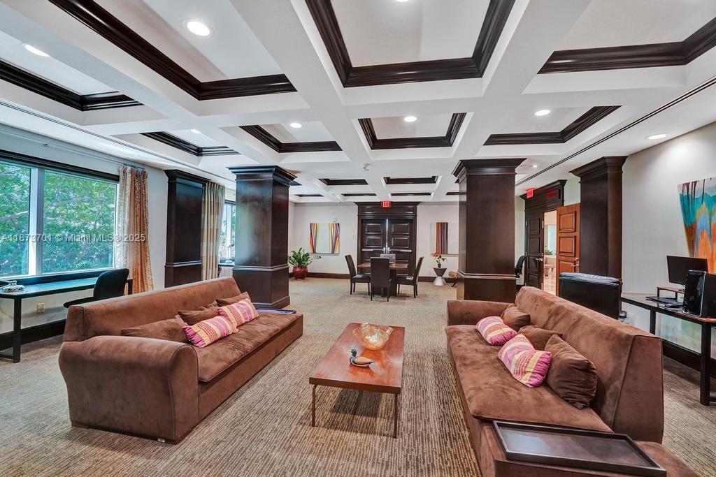 ST TROPEZ ON THE BAY 1 CO - Residential