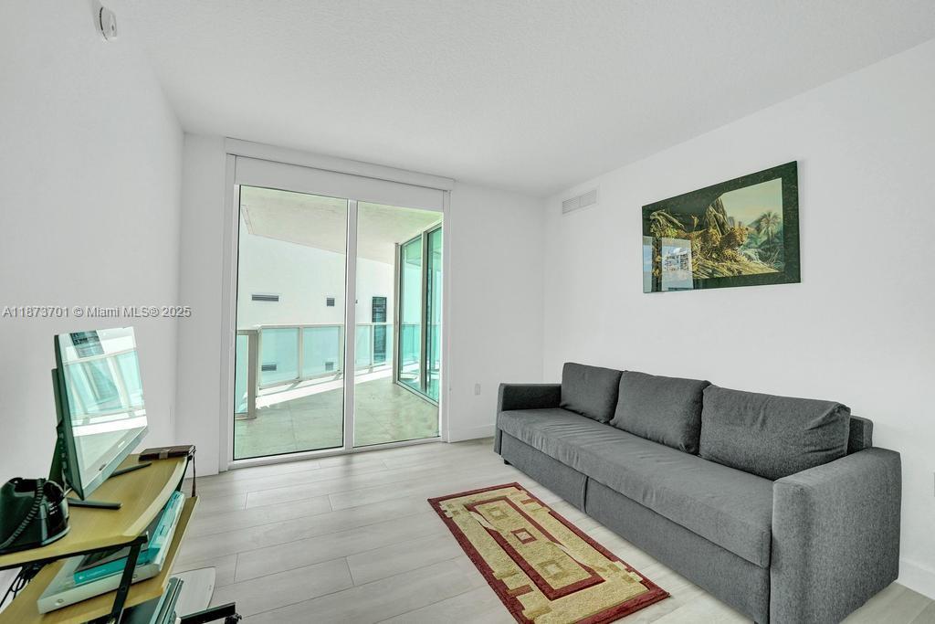 ST TROPEZ ON THE BAY 1 CO - Residential